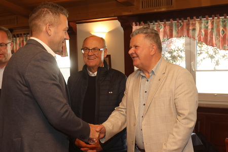 DELOVNO KOSILO S POSLANCI NSI IN ŽUPANI 07 FOTO LJUBO VUKELIČ